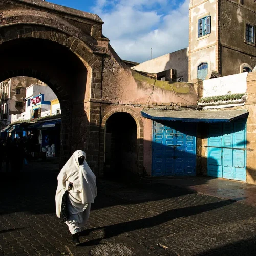 13821016-Life-inside-the-walls-of-the-medina-quarter-of-Essaouira